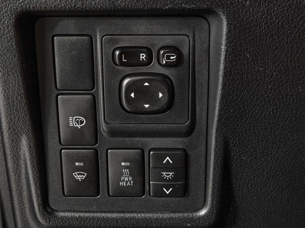 Toyota Land Cruiser Prado, 150 Series Рестайлинг 1 фото №17