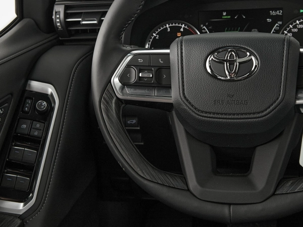 Toyota Land Cruiser, 300 Series фото №12