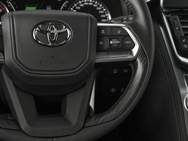 Toyota Land Cruiser, 300 Series фото №13