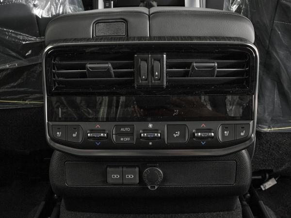 Toyota Land Cruiser, 300 Series фото №35