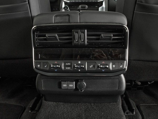 Toyota Land Cruiser, 300 Series фото №34