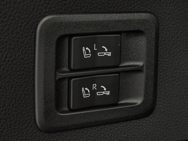 Toyota Land Cruiser, 300 Series фото №38