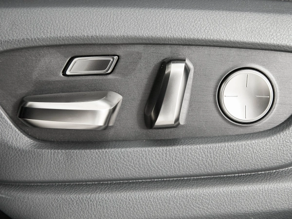 Lexus LX, IV фото №17