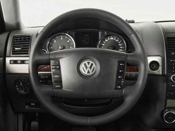 Volkswagen Touareg, I Рестайлинг фото №10