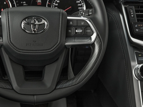 Toyota Land Cruiser, 300 Series фото №13