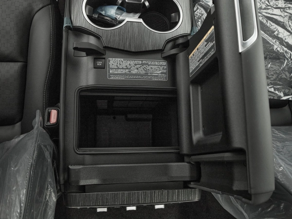 Toyota Land Cruiser, 300 Series фото №28