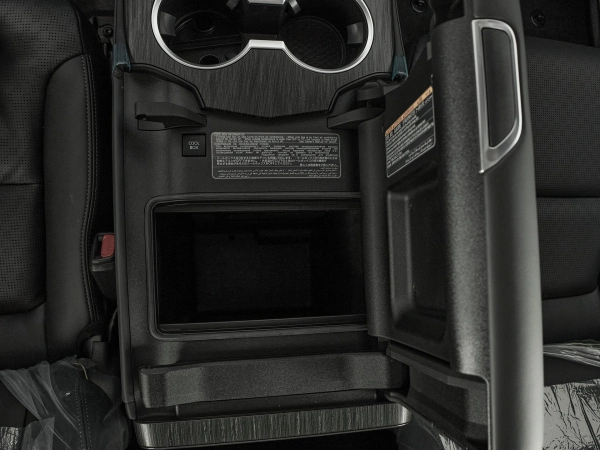 Toyota Land Cruiser, 300 Series фото №30