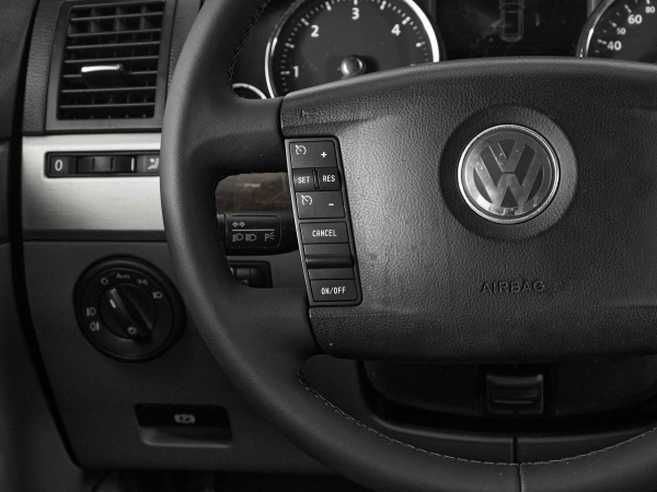 Volkswagen Touareg, I Рестайлинг фото №11