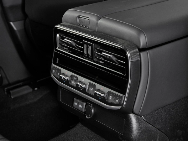 Toyota Land Cruiser, 300 Series фото №31
