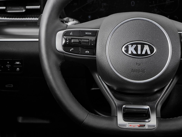 Kia K5, III фото №13