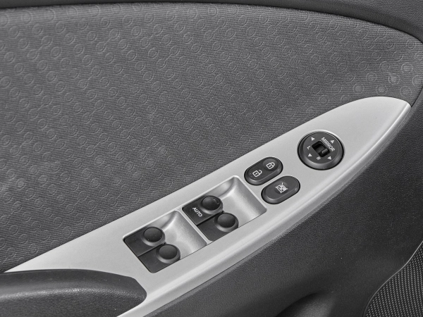 Hyundai Solaris, I фото №13