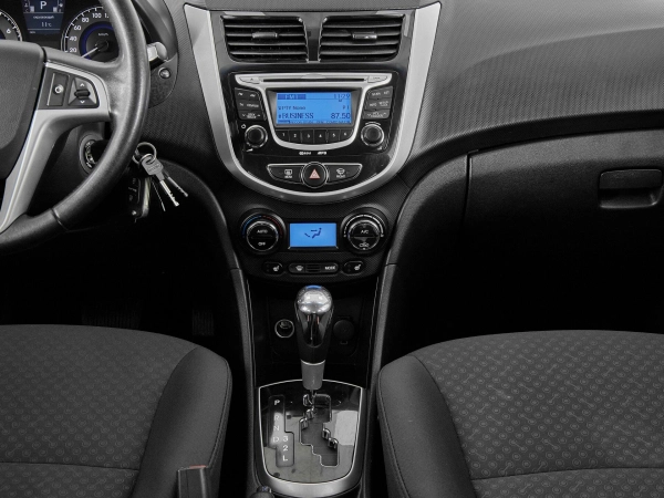 Hyundai Solaris, I фото №15