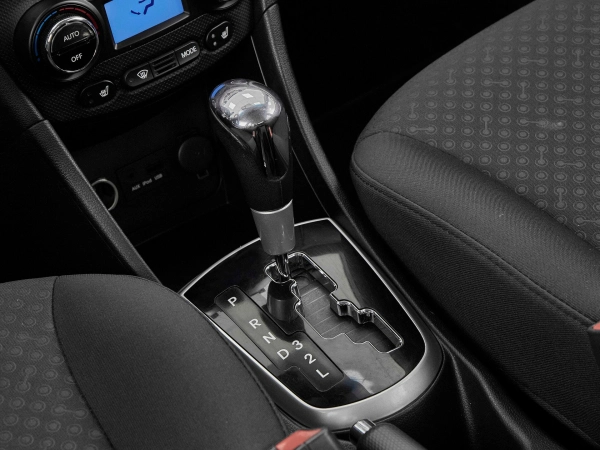 Hyundai Solaris, I фото №17