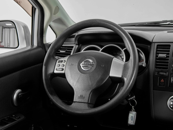 Nissan Tiida, I фото №10