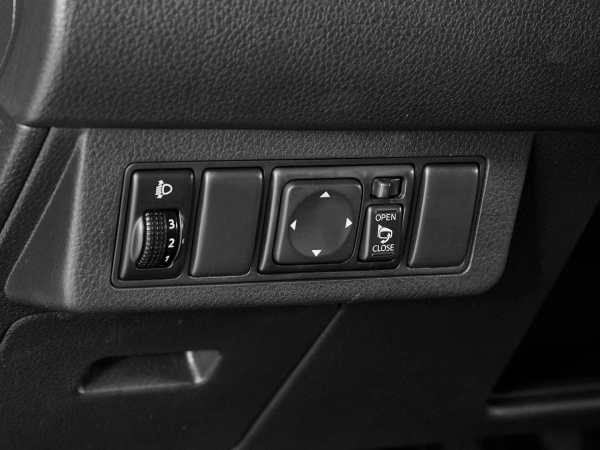 Nissan Tiida, I фото №13