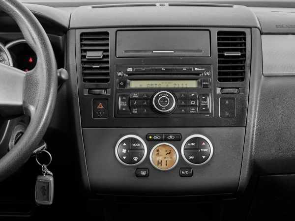 Nissan Tiida, I фото №14