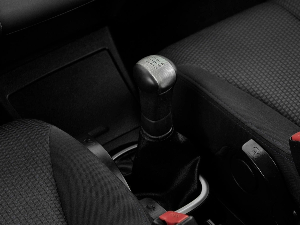 Nissan Tiida, I фото №16