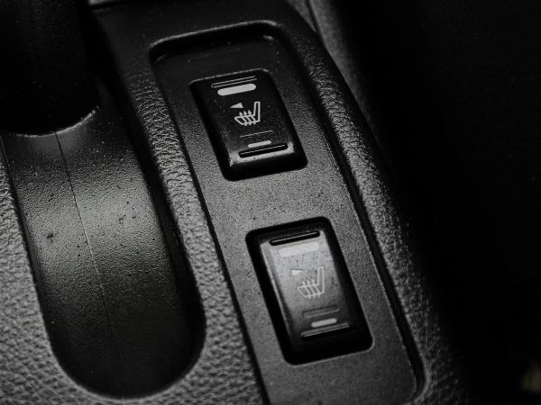 Nissan Tiida, I фото №17