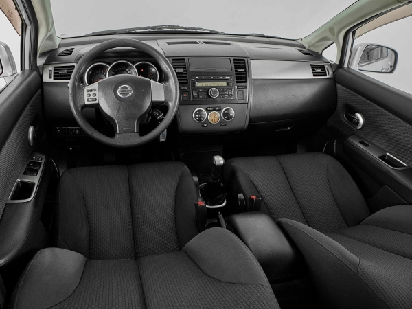 Nissan Tiida, I фото №7