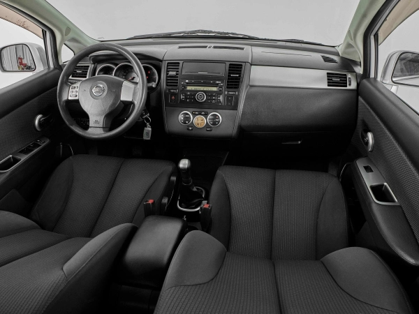 Nissan Tiida, I фото №9