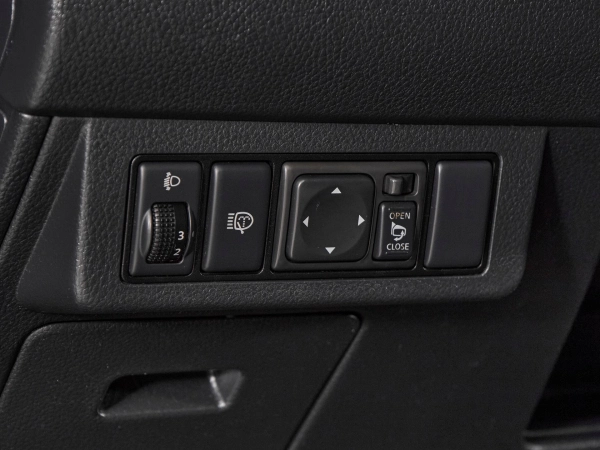 Nissan Tiida, I Рестайлинг фото №12