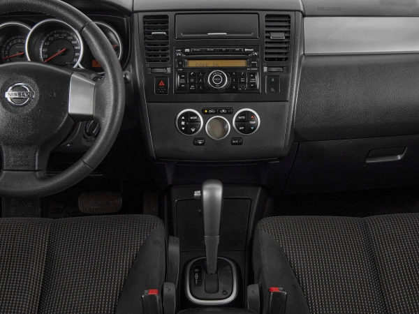 Nissan Tiida, I Рестайлинг фото №13