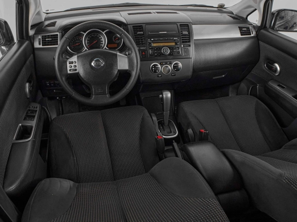 Nissan Tiida, I Рестайлинг фото №7