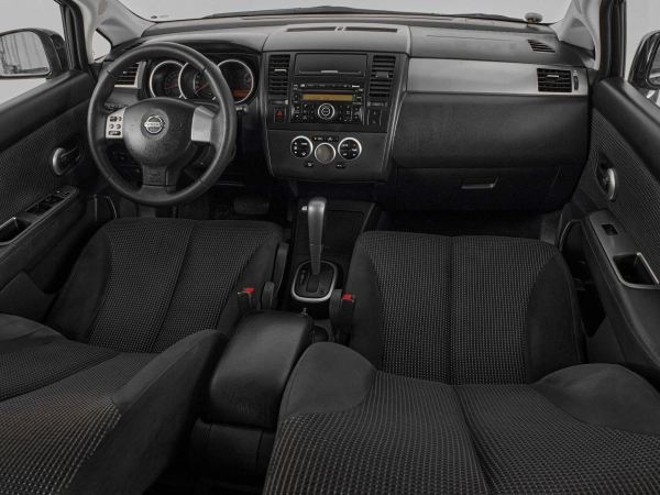 Nissan Tiida, I Рестайлинг фото №9