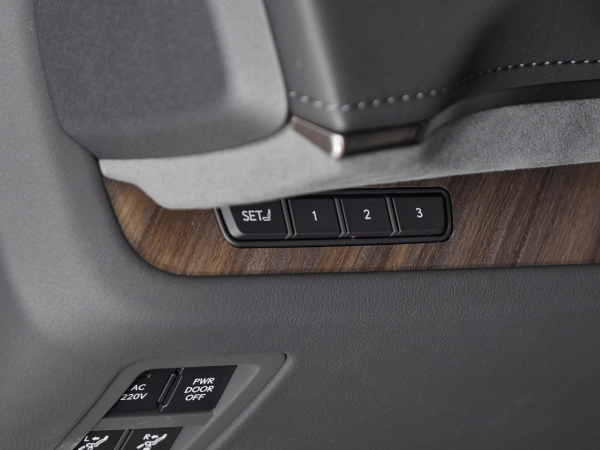 Lexus LM, II фото №16