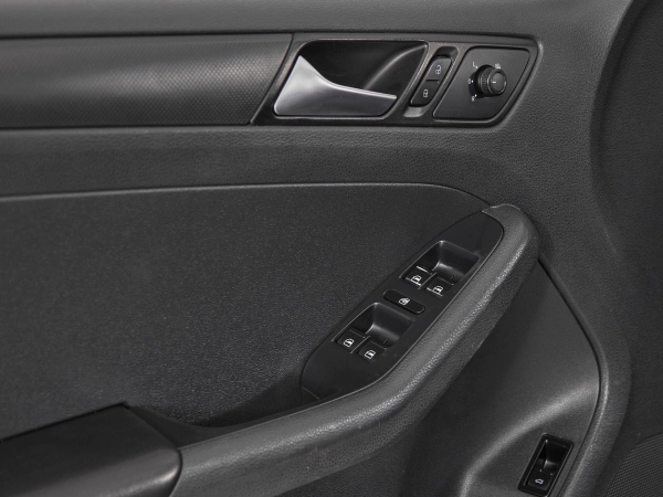 Volkswagen Jetta, VI Рестайлинг фото №11