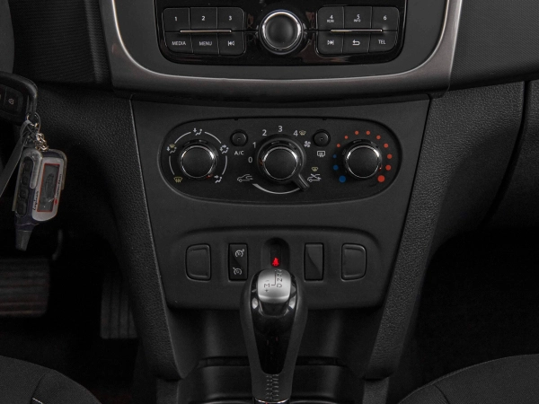 Renault Sandero, II Рестайлинг фото №17