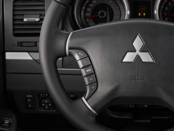 Mitsubishi Pajero, IV Рестайлинг 1 фото №11