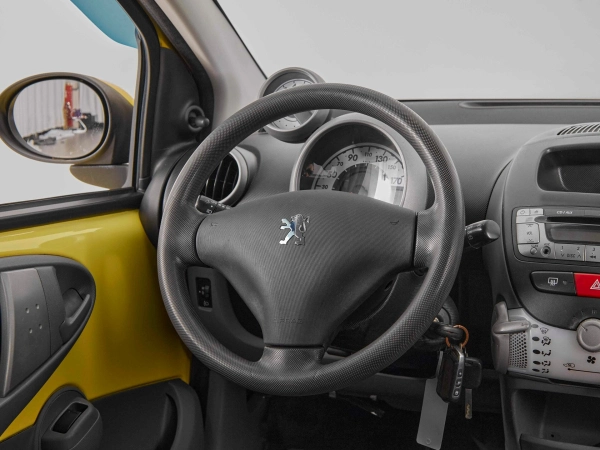Peugeot 107, I Рестайлинг фото №10