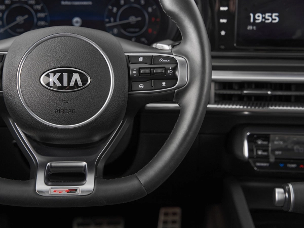 Kia K5, III фото №14