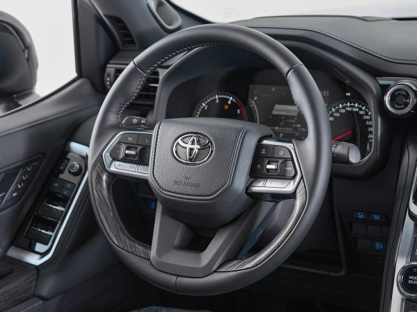 Toyota Land Cruiser, 300 Series фото №10