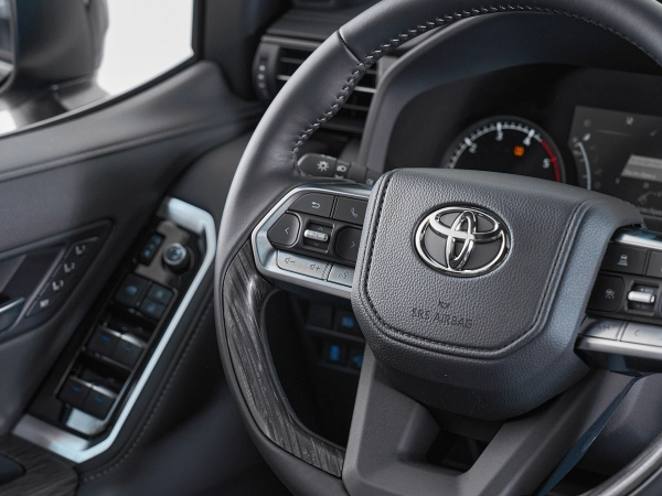Toyota Land Cruiser, 300 Series фото №11