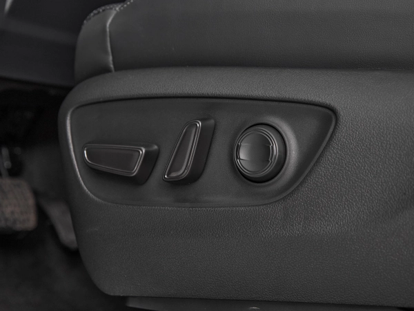 Toyota Land Cruiser, 300 Series фото №18