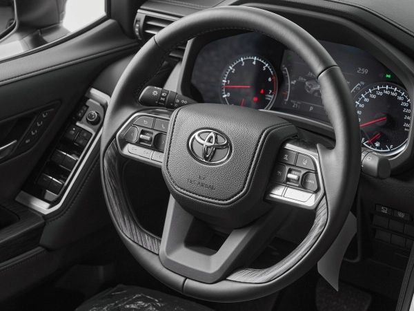 Toyota Land Cruiser, 300 Series фото №11