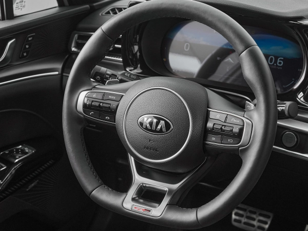 Kia K5, III фото №11