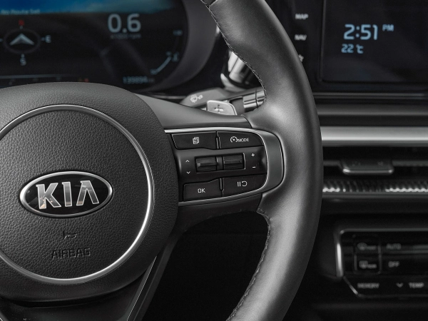 Kia K5, III фото №13