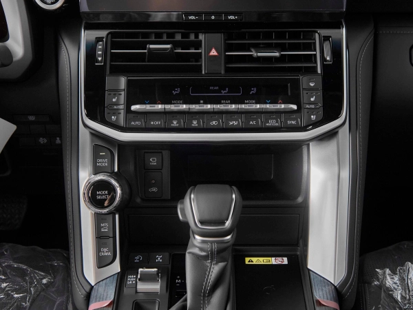 Toyota Land Cruiser, 300 Series фото №21