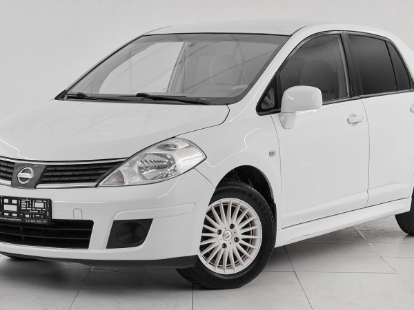 Nissan Tiida, I Рестайлинг фото №1