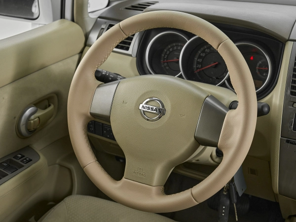 Nissan Tiida, I Рестайлинг фото №10