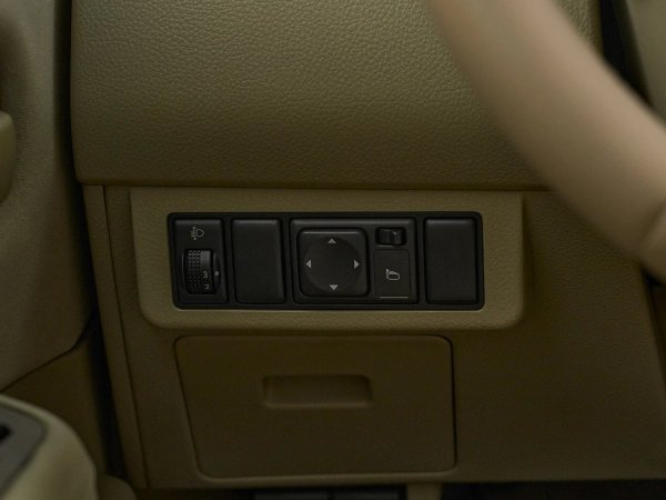 Nissan Tiida, I Рестайлинг фото №12