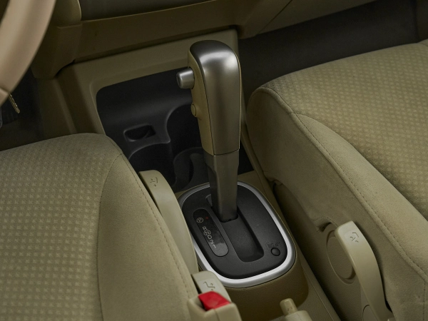 Nissan Tiida, I Рестайлинг фото №15