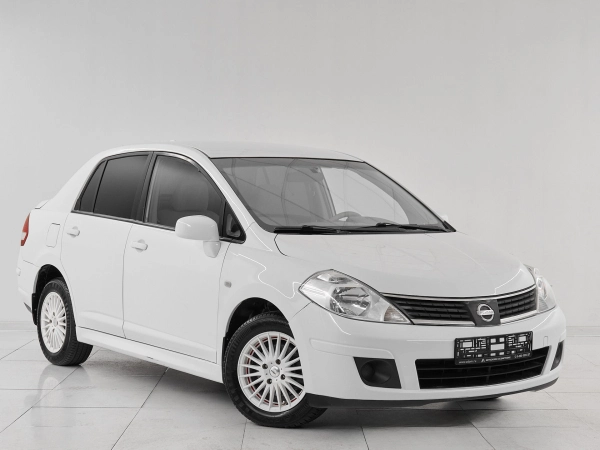 Nissan Tiida, I Рестайлинг фото №3