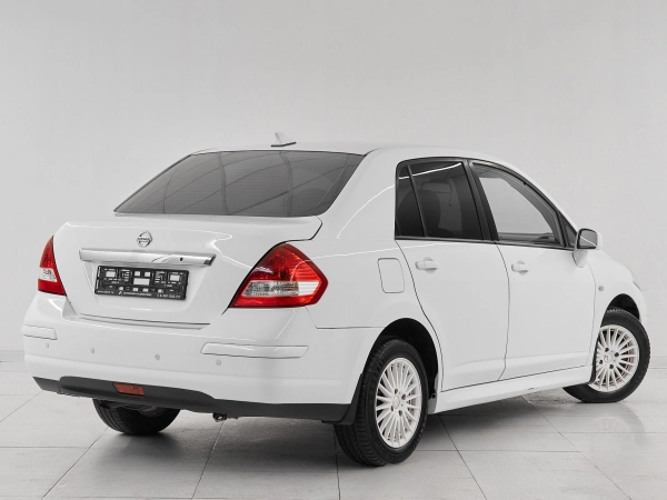 Nissan Tiida, I Рестайлинг фото №6