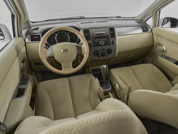 Nissan Tiida, I Рестайлинг фото №7