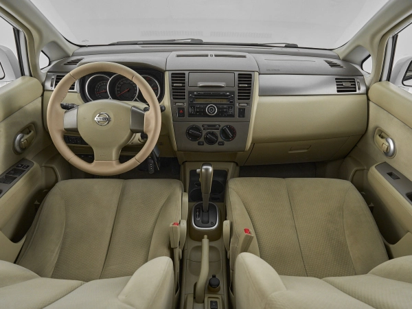 Nissan Tiida, I Рестайлинг фото №8