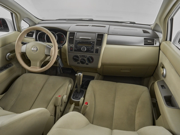 Nissan Tiida, I Рестайлинг фото №9